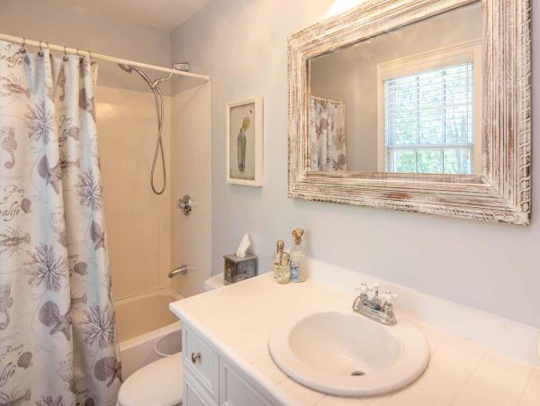 Cape Cod Home 994717