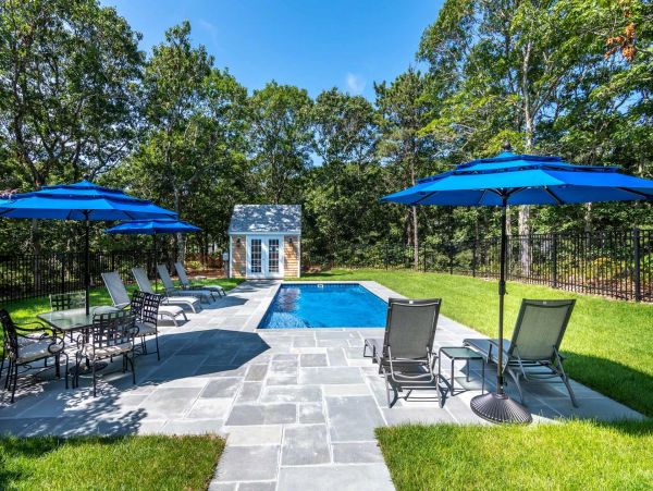 Cape Cod Home 994717