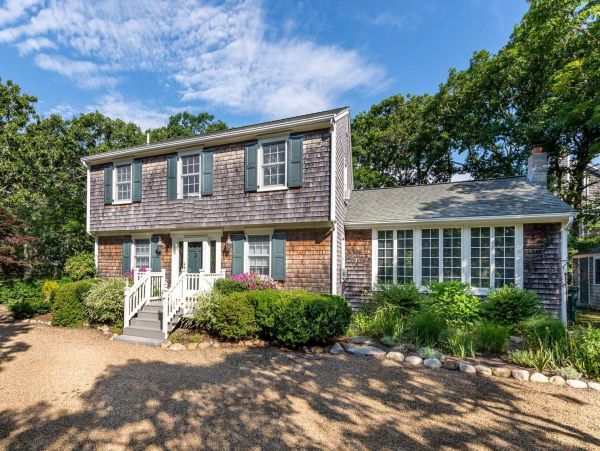 Cape Cod Home 994717