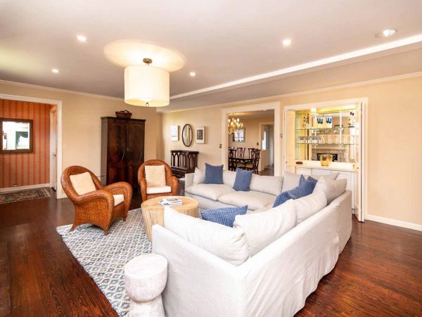 Cape Cod Home 994718