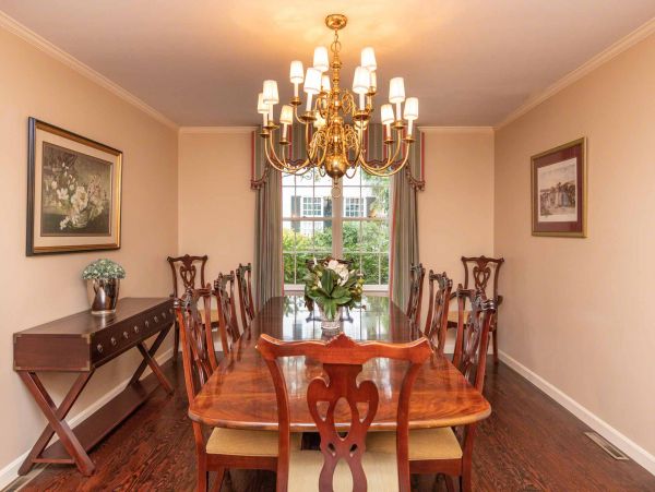 Cape Cod Home 994718