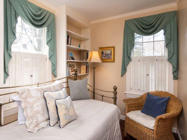 Cape Cod Home 994718