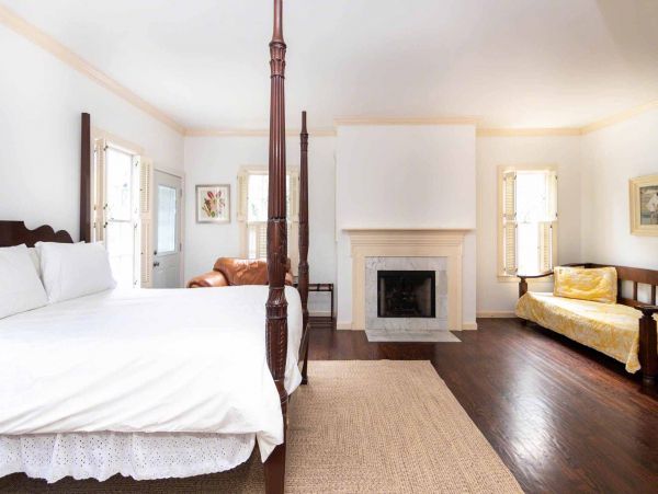 Cape Cod Home 994718