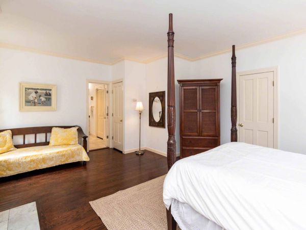 Cape Cod Home 994718