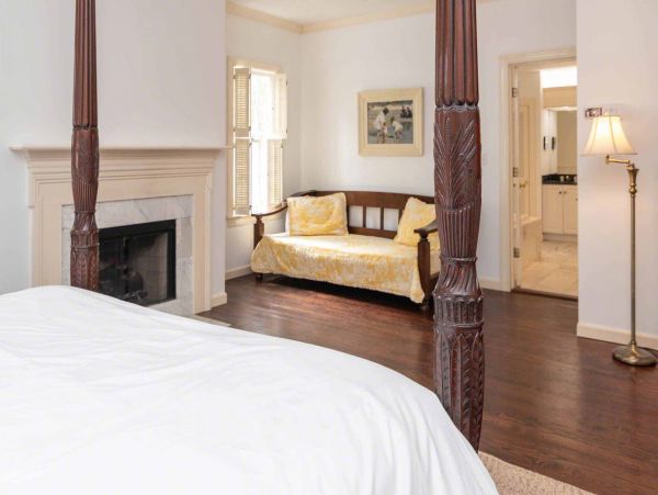 Cape Cod Home 994718