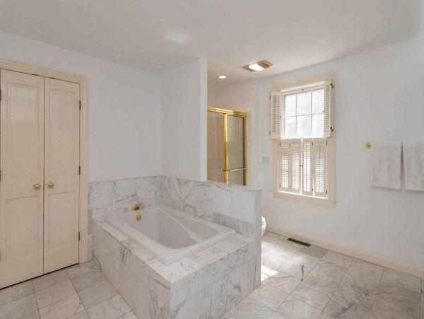 Cape Cod Home 994718