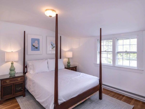 Cape Cod Home 994718
