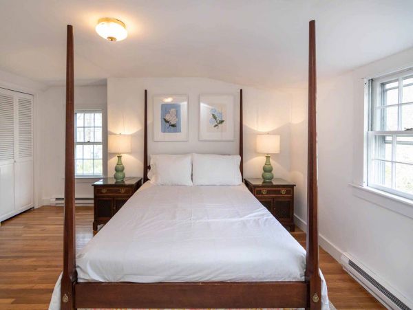 Cape Cod Home 994718