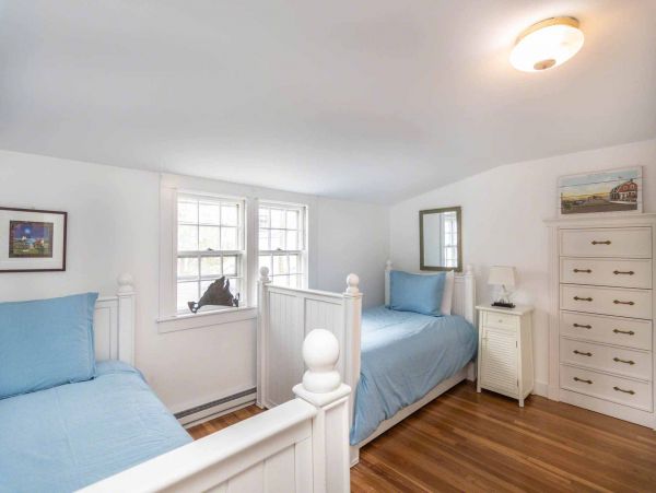 Cape Cod Home 994718