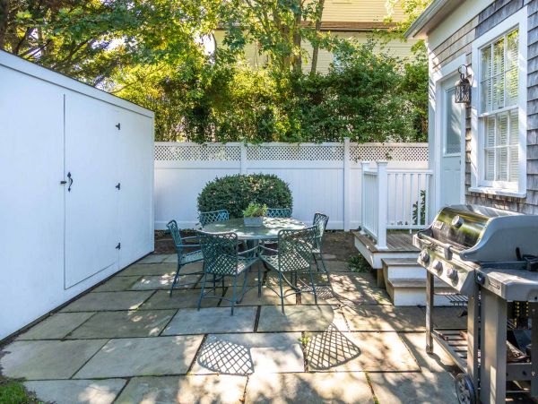Cape Cod Home 994718