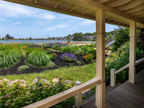 Cape Cod Home 994719