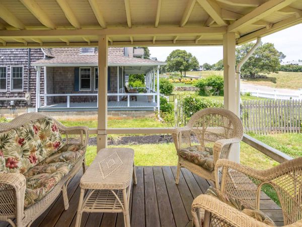 Cape Cod Home 994719