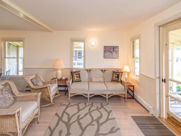 Cape Cod Home 994719