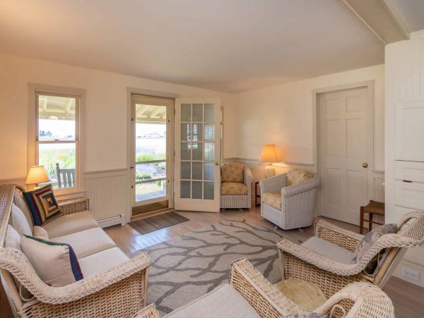 Cape Cod Home 994719