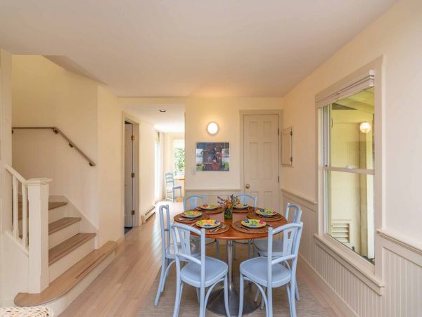 Cape Cod Home 994719