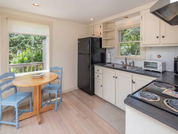 Cape Cod Home 994719