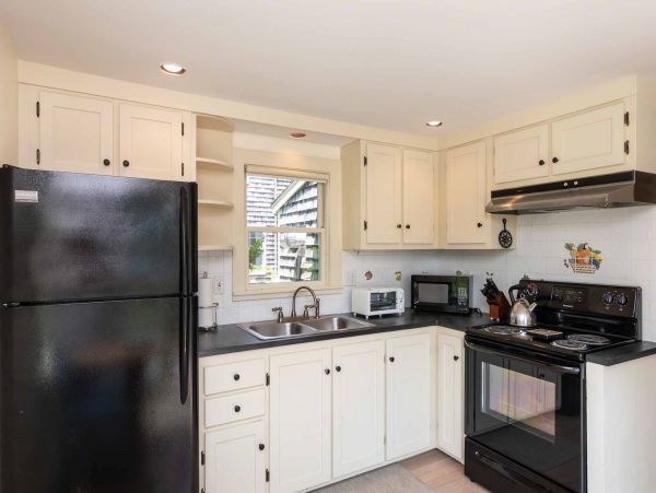 Cape Cod Home 994719