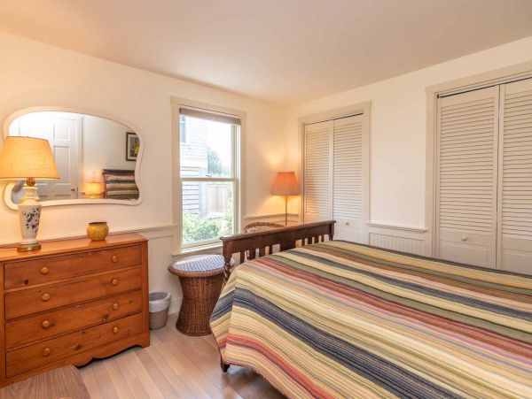 Cape Cod Home 994719