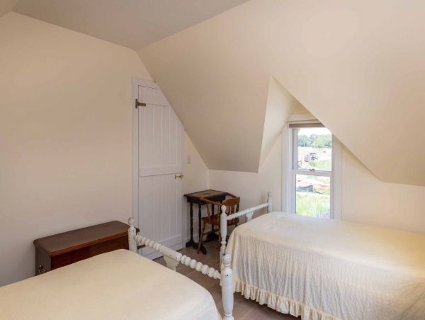 Cape Cod Home 994719