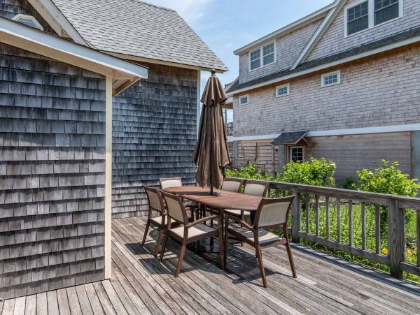 Cape Cod Home 994719