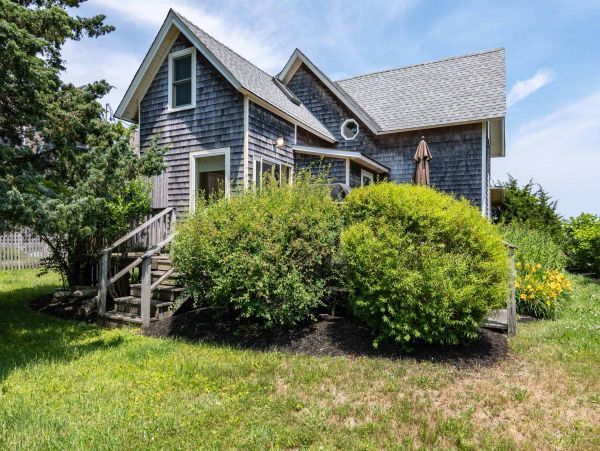 Cape Cod Home 994719