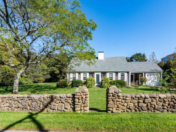 Cape Cod Home 994720
