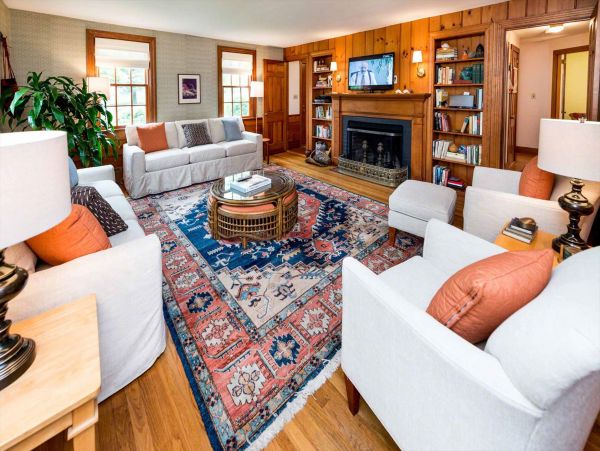 Cape Cod Home 994720