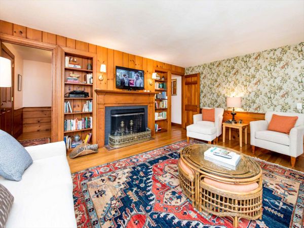 Cape Cod Home 994720
