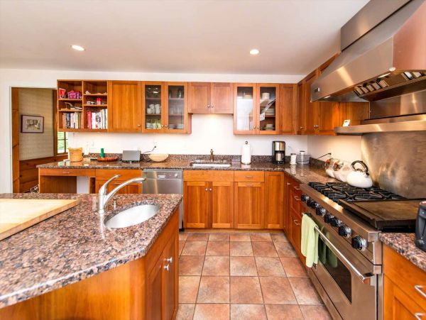Cape Cod Home 994720