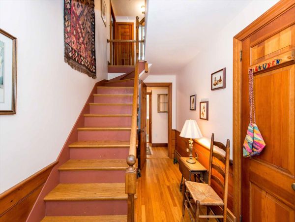 Cape Cod Home 994720