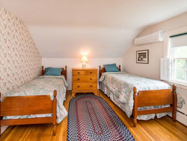 Cape Cod Home 994720