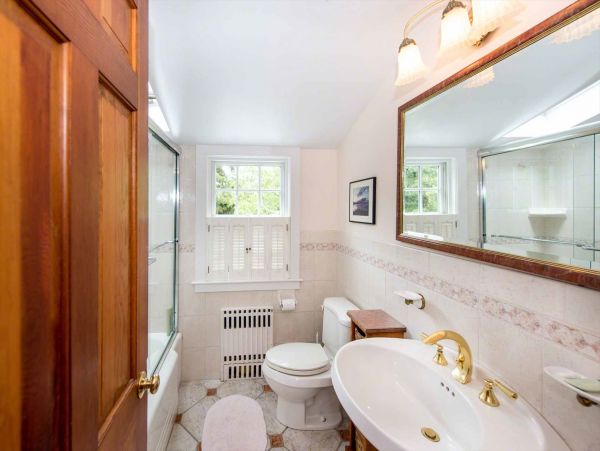 Cape Cod Home 994720