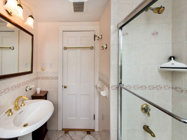 Cape Cod Home 994720