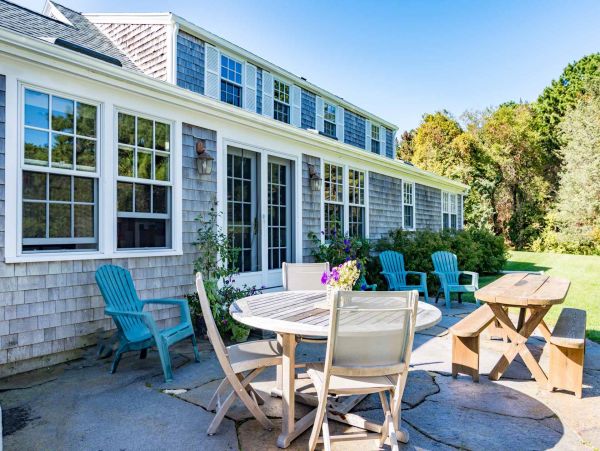 Cape Cod Home 994720