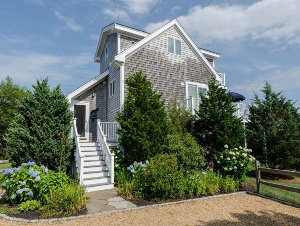 Cape Cod Home 994721