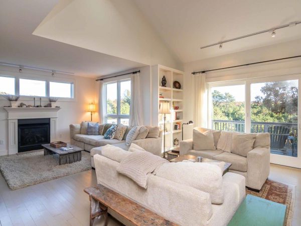 Cape Cod Home 994722