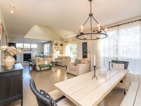 Cape Cod Home 994722