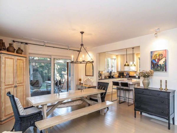 Cape Cod Home 994722