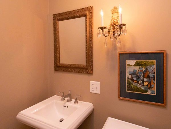 Cape Cod Home 994722