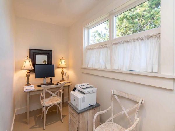 Cape Cod Home 994722