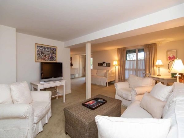 Cape Cod Home 994722