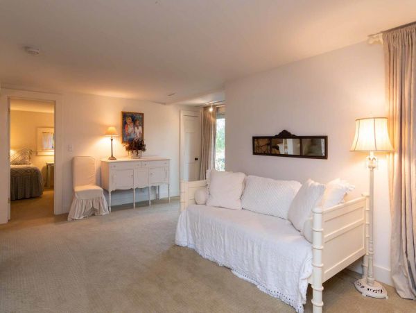 Cape Cod Home 994722