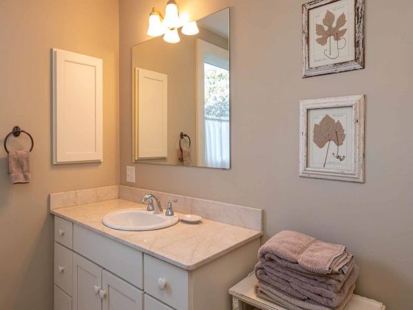 Cape Cod Home 994722