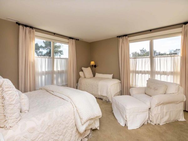 Cape Cod Home 994722