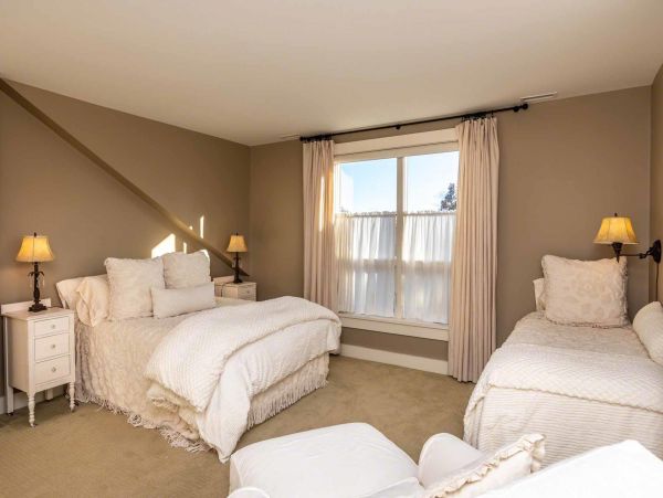 Cape Cod Home 994722