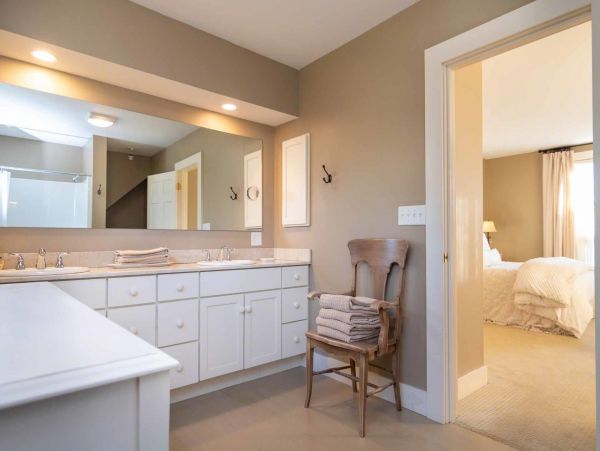 Cape Cod Home 994722
