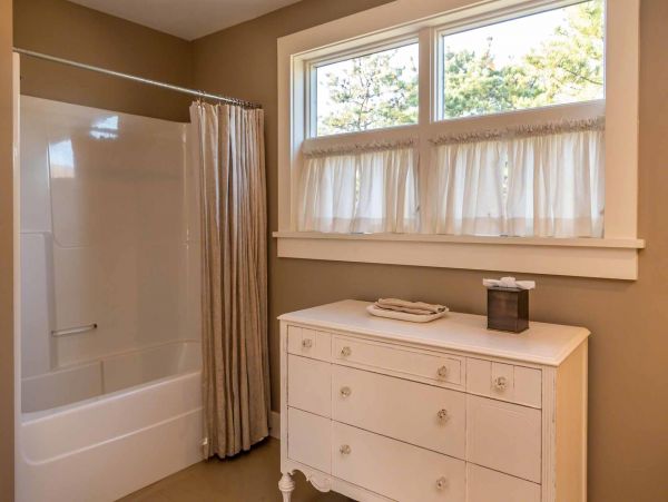 Cape Cod Home 994722