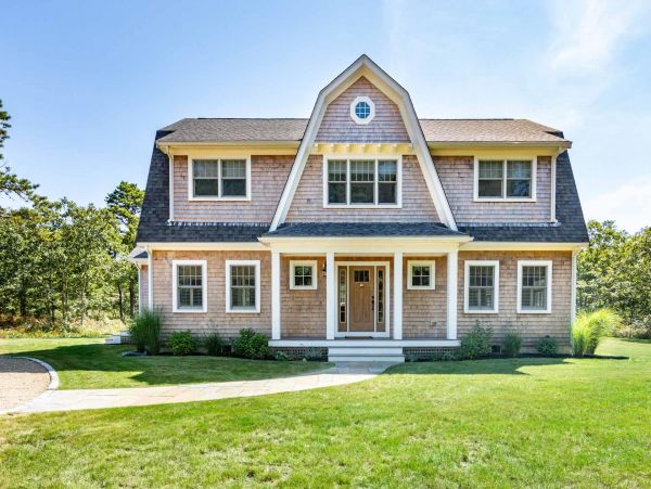 Cape Cod Home 994723
