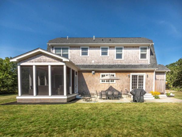 Cape Cod Home 994723