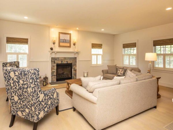Cape Cod Home 994723